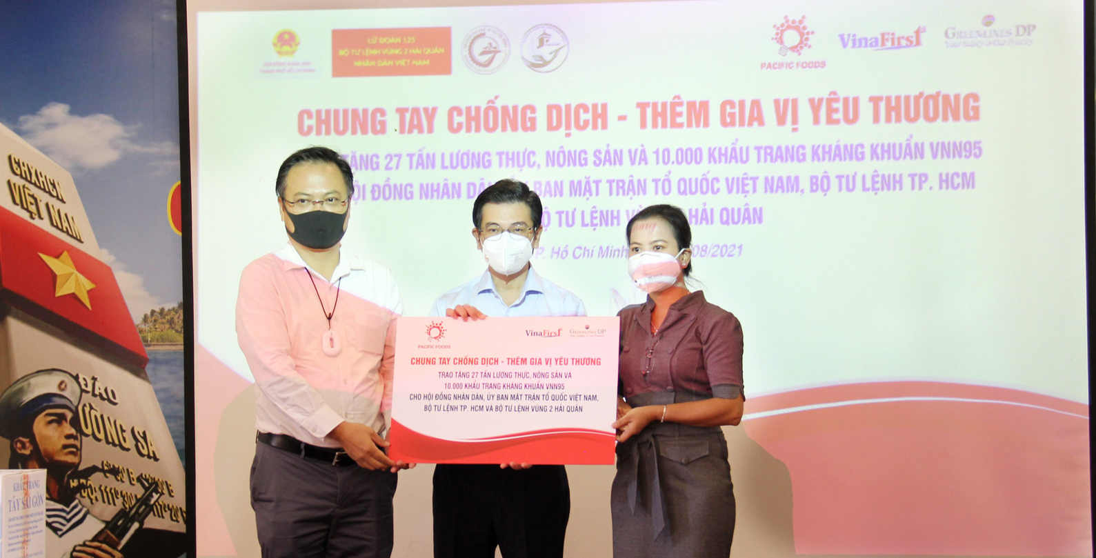 TP HCM: Tiếp nhận 27 tấn nông sản và 10.000 khẩu trang ủng hộ công tác chống dịch