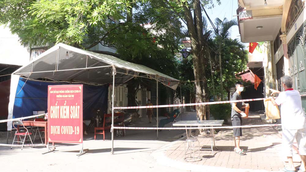 Địa phương từng l&agrave; v&ugrave;ng dịch lớn nhất cả nước ph&aacute;t sinh ổ dịch mới, c&oacute; nhiều ca trong cộng đồng - Ảnh 1.