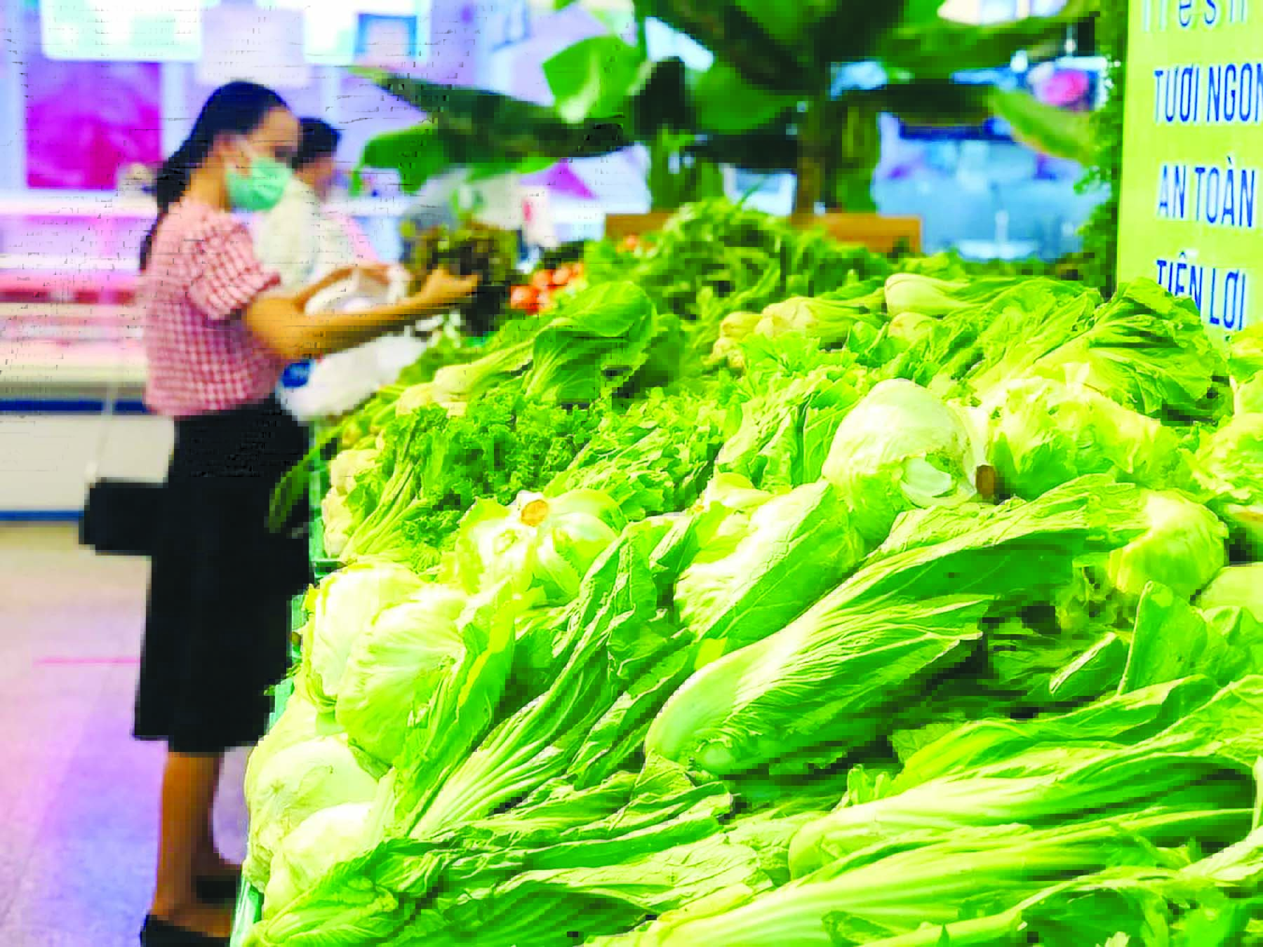 Siêu thị gồng gánh, chia sẻ khó khăn với người tiêu dùng - Ảnh 1.