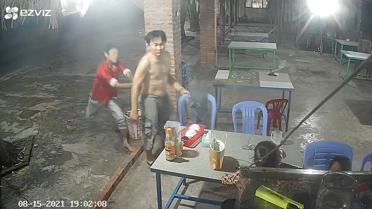 Chém người hàng xóm suýt chết để… trả “mối thù” 10 năm trước