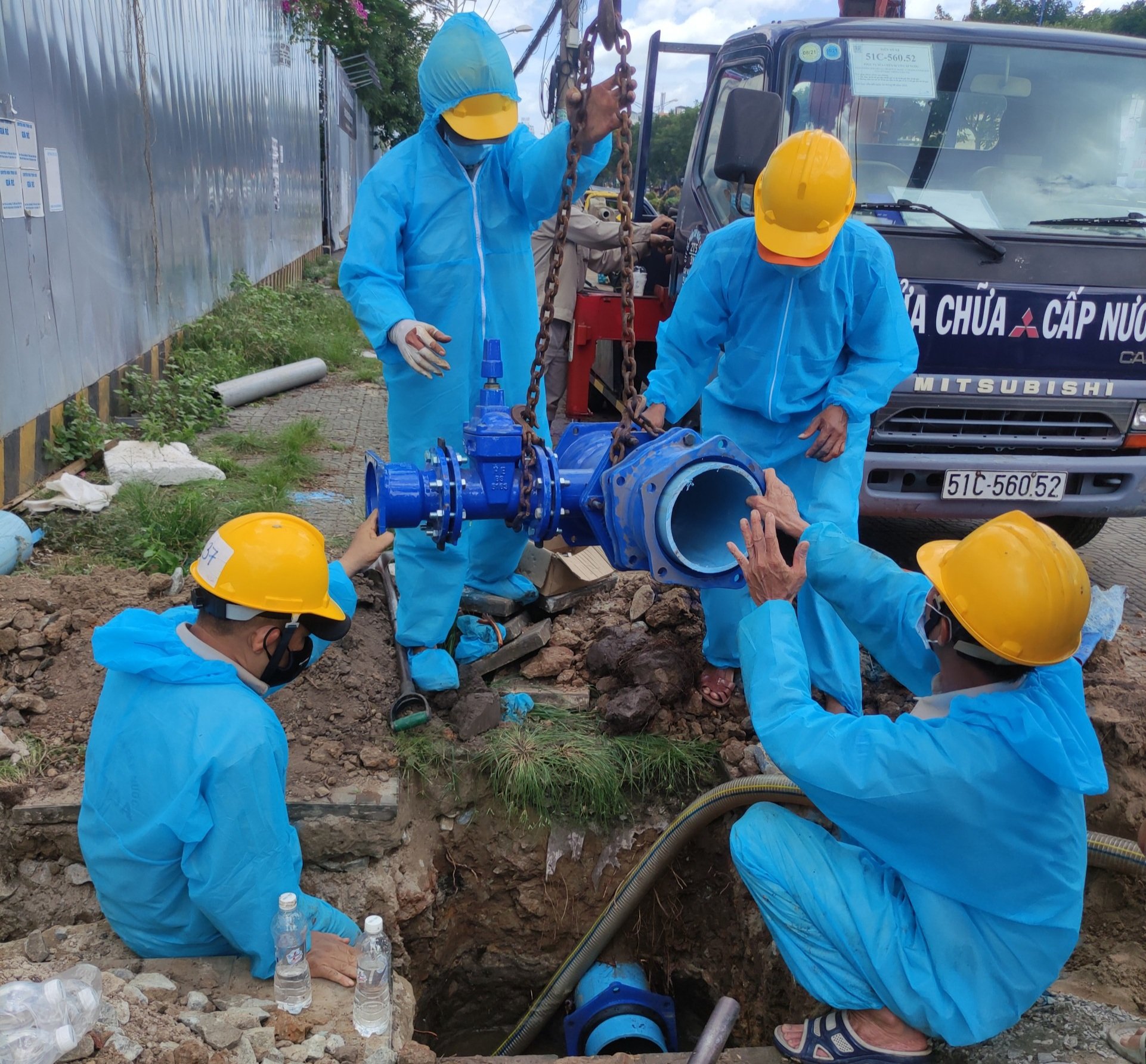 Cấp nước Tân Hòa: Hoàn thành gắn đồng hồ nước 100 ly cho Bệnh viện dã chiến số 11