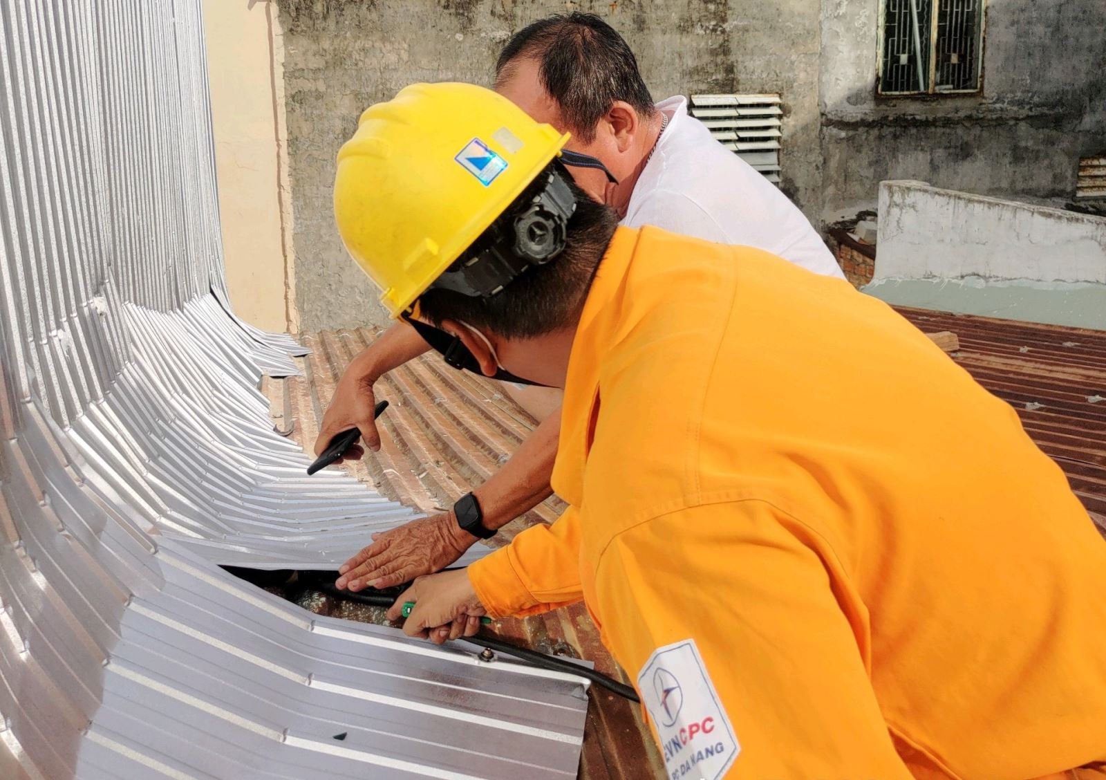 Miền Trung: Mức ti&ecirc;u thụ điện hộ gia đ&igrave;nh tăng do nắng n&oacute;ng v&agrave; dịch bệnh - Ảnh 2.