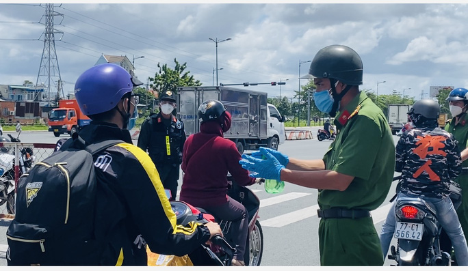 Đừng để dân tự về, tự lo
