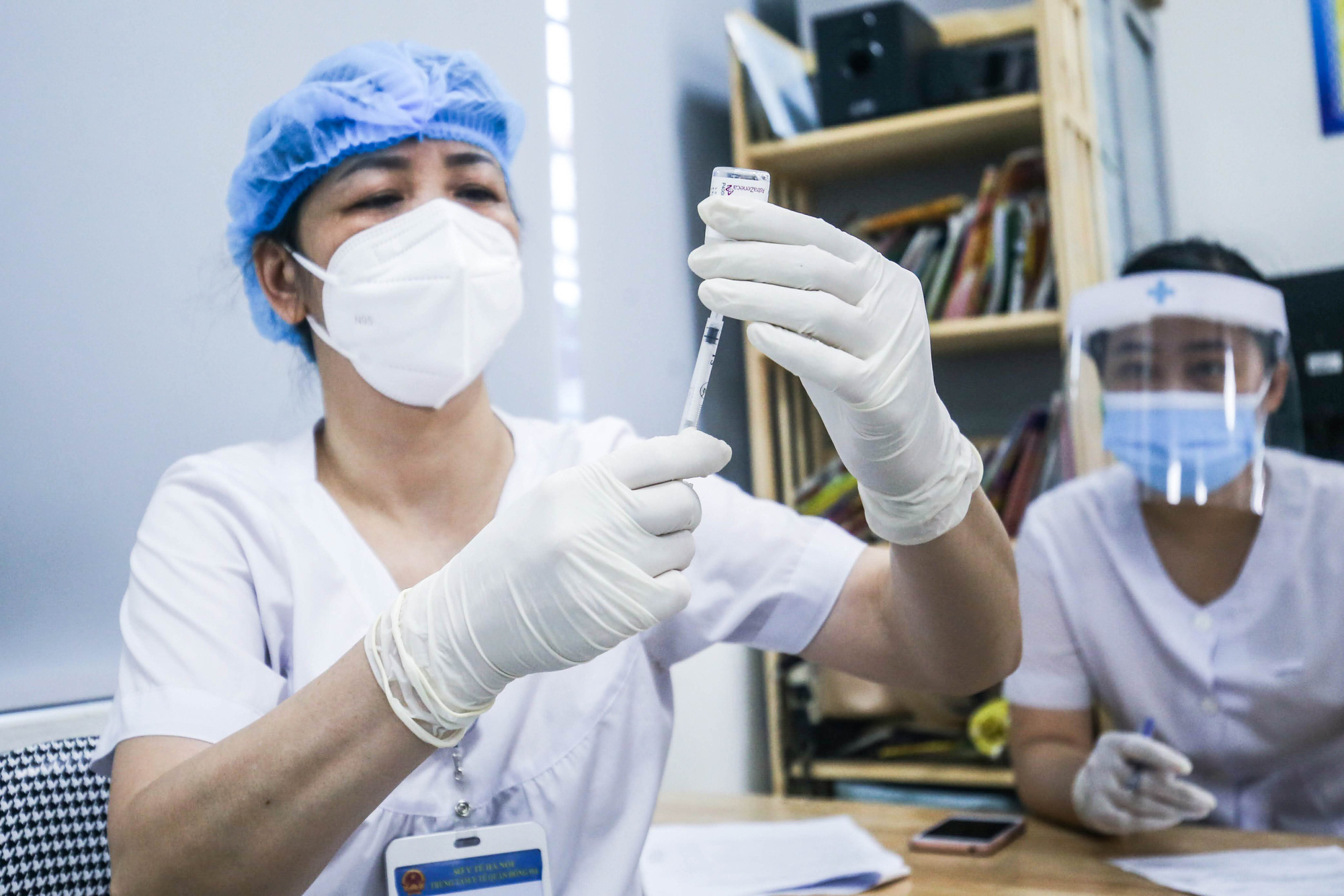 CLIP: Thiết lập vách ngăn riêng biệt, tiêm vắc-xin cho người dân - Ảnh 15.