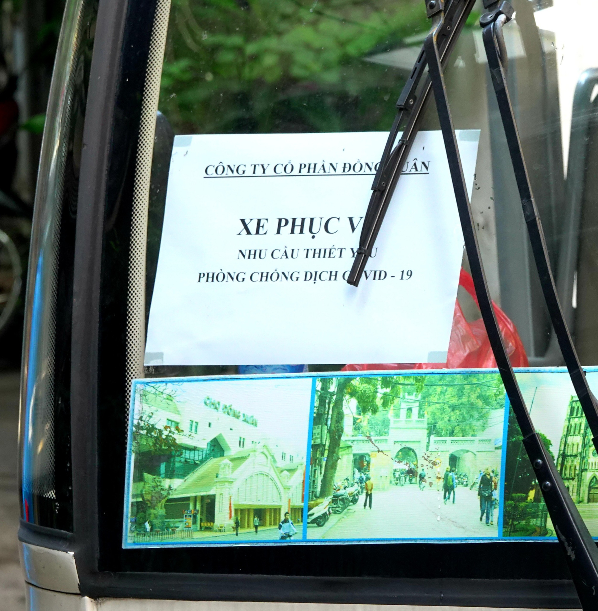 Xe điện chở lương thực v&agrave;o tận ng&otilde; hỗ trợ người d&acirc;n bị phong toả - Ảnh 5.