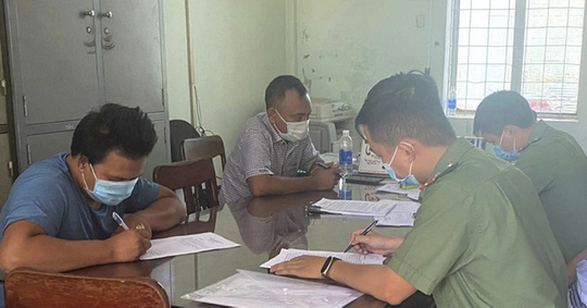 Bình Định: Kỷ luật một nhân viên y tế dùng xe cấp cứu chở người từ vùng có dịch về quê - Ảnh 1.