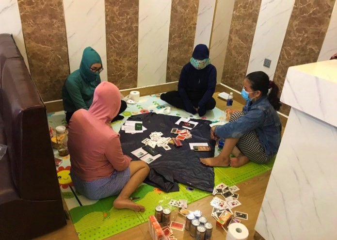 Quảng Bình bắt quả tang 4 phụ nữ thuê khách sạn đánh bạc