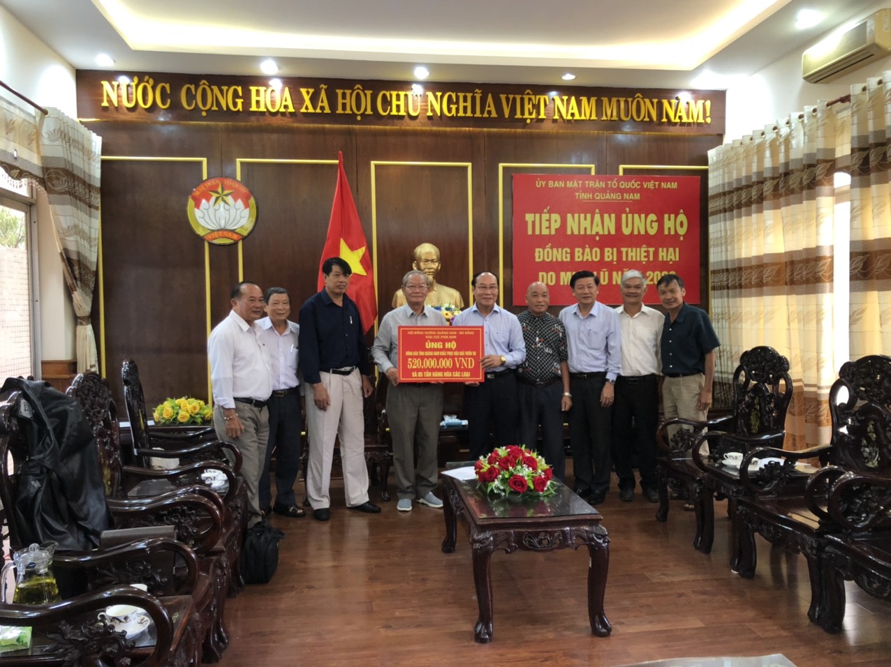 Người thu&ecirc; 2 m&aacute;y bay đưa đồng hương về Quảng Nam: Sẽ gi&uacute;p người ngh&egrave;o tới khi &ocirc;m nải chuối! - Ảnh 3.