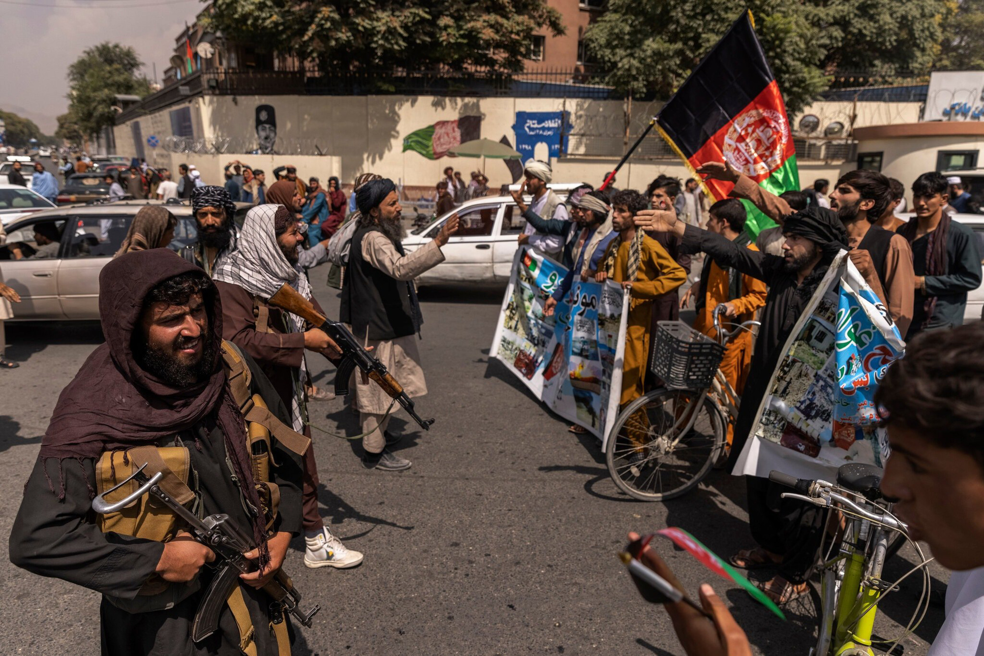 Chạy đua tháo ngòi khủng hoảng Afghanistan