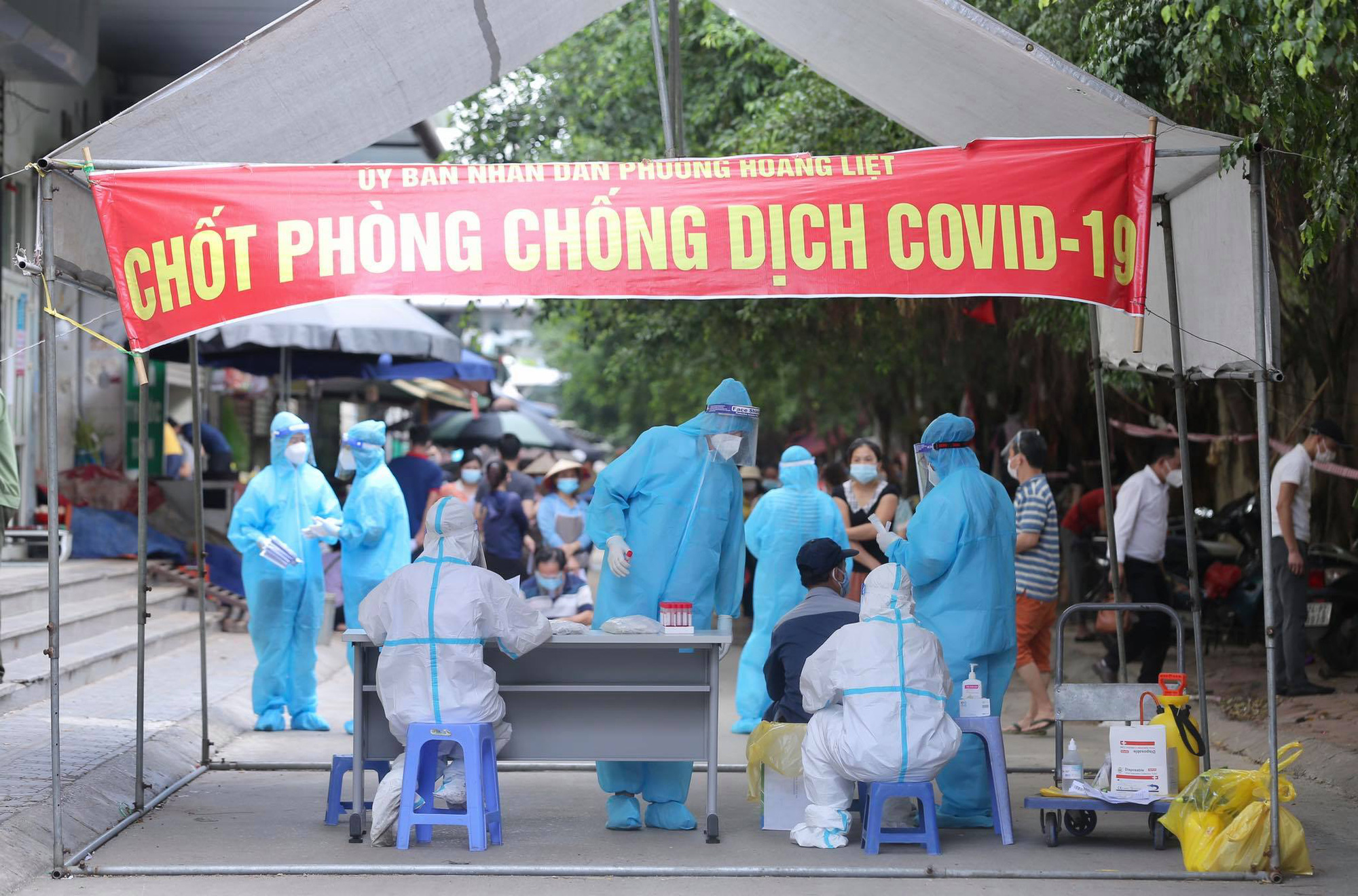 Phát hiện thêm 25 ca mắc Covid-19 tại 2 ổ dịch phức tạp - Ảnh 1.