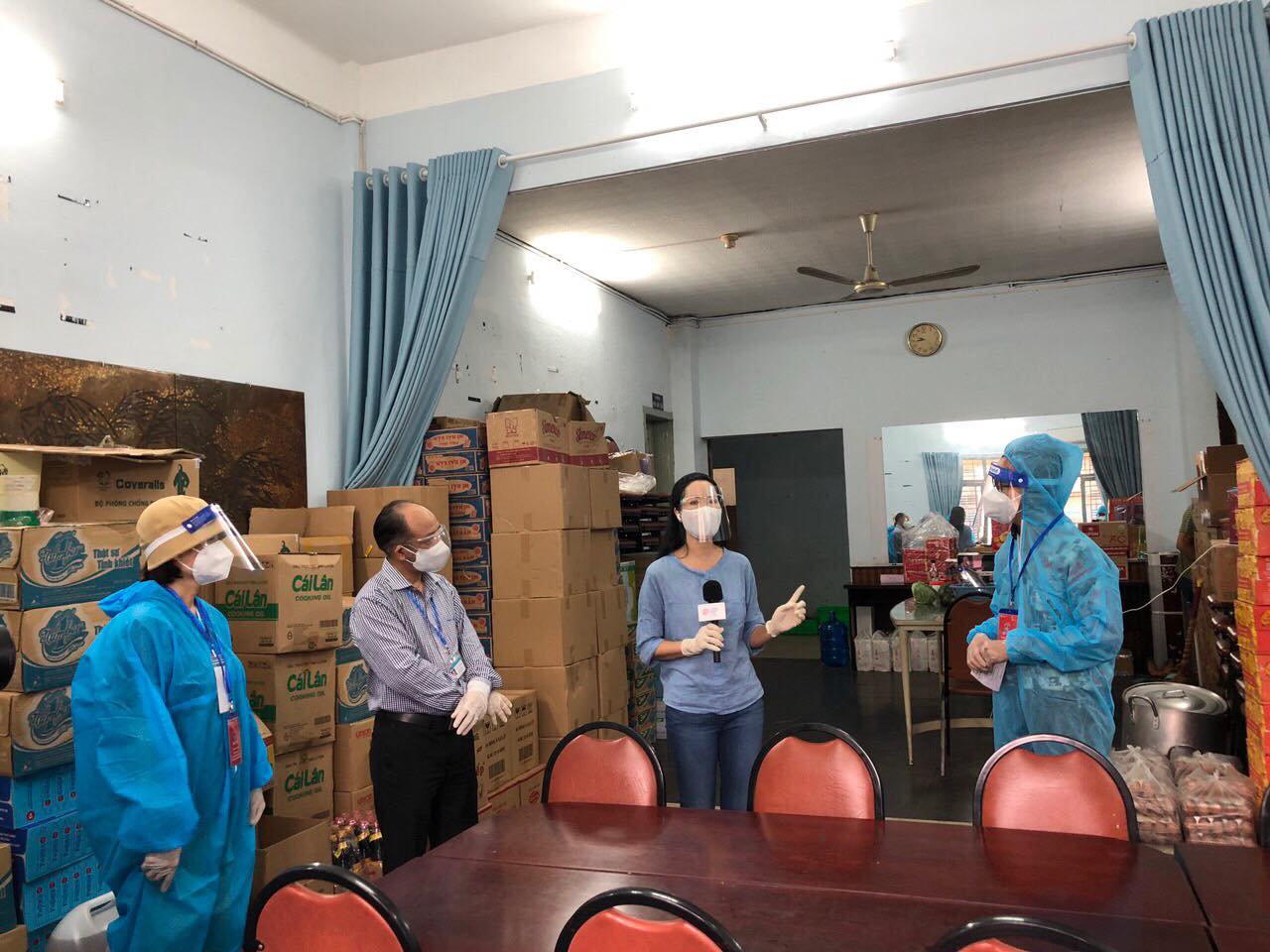 1000 phần qu&agrave; do Ban tổ chức Cuộc vận động s&aacute;ng t&aacute;c Văn học Nghệ thuật TP HCM tặng nghệ sĩ ngh&egrave;o - Ảnh 2.