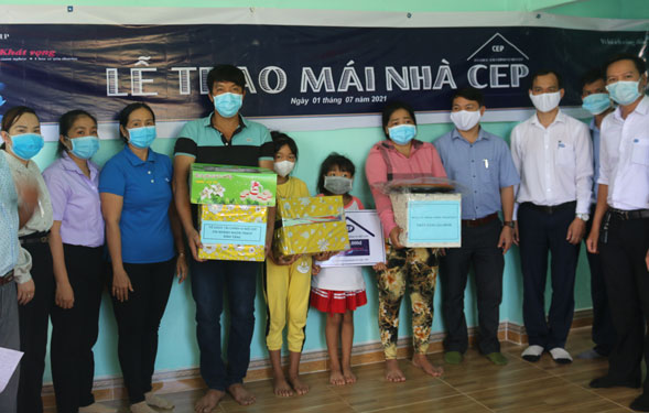 Đồng hành với thành viên khó khăn