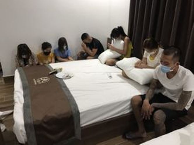 7 thanh niên nam nữ thuê khách sạn làm bãi đáp để chơi ma túy - Ảnh 1.