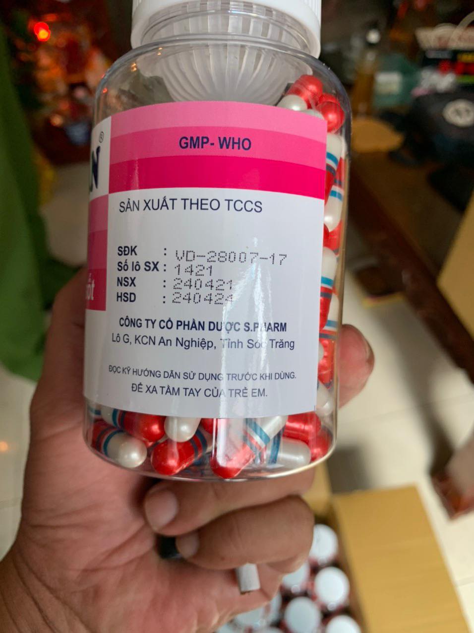Công an TP HCM triệt phá đường dây sản xuất, tiêu thụ thuốc điều trị Covid-19 giả - Ảnh 1.
