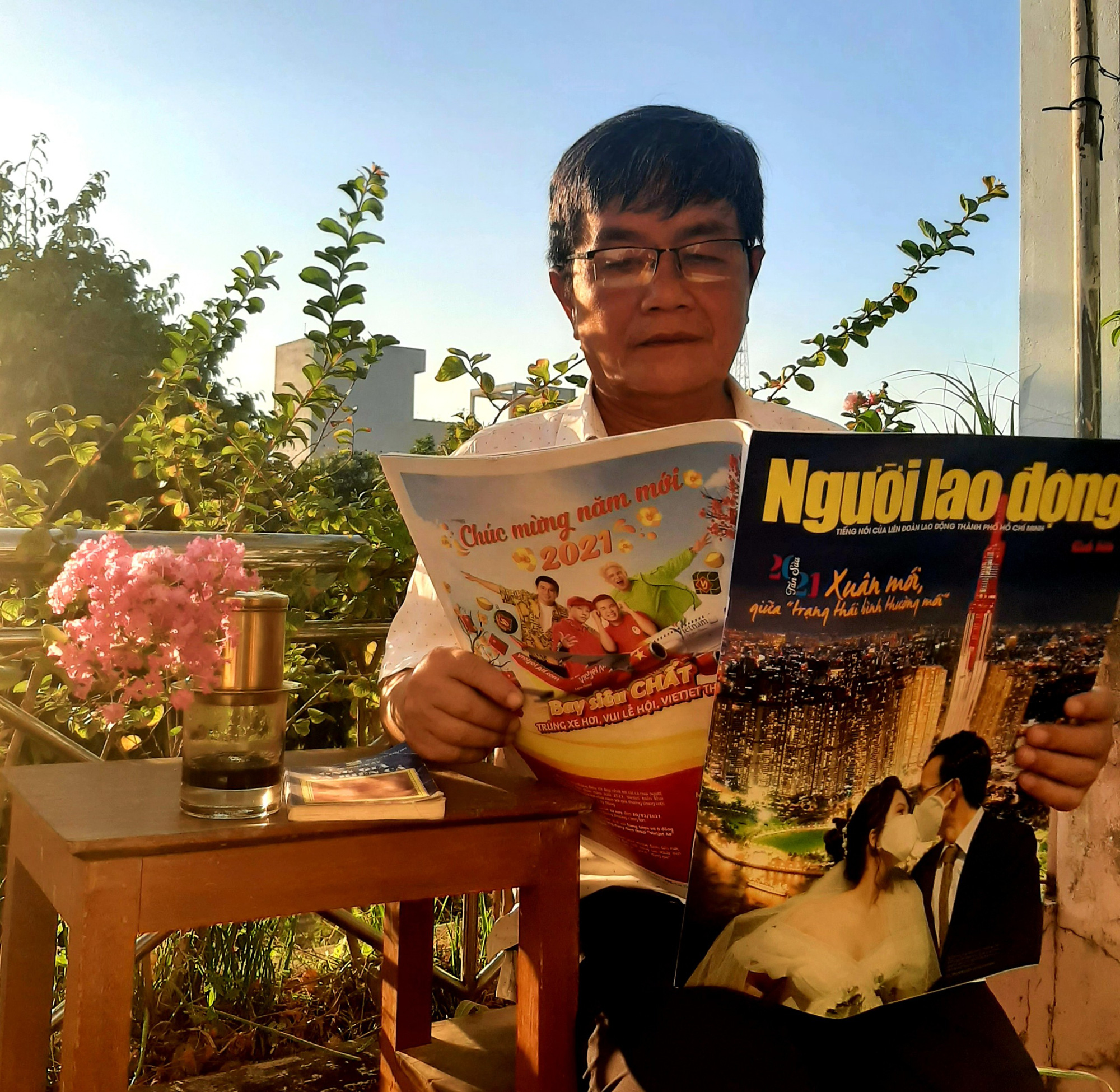 B&aacute;o Người Lao Động trao 13 giải thưởng trong cuộc thi Thơ v&agrave; Tạp b&uacute;t 45 năm rực rỡ t&ecirc;n v&agrave;ng - Ảnh 2.