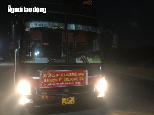 Quảng Bình bắt quả tang xe khách lén chở 36 người từ phía Nam về quê