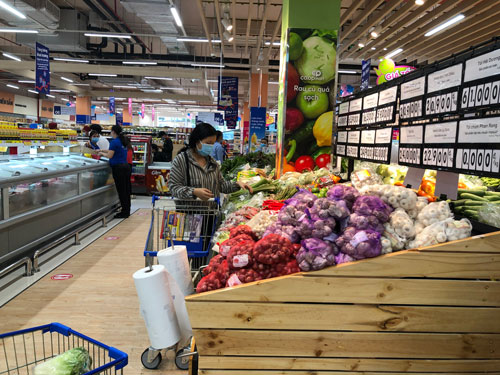 Lực lượng chức năng "đi chợ hộ" người dân