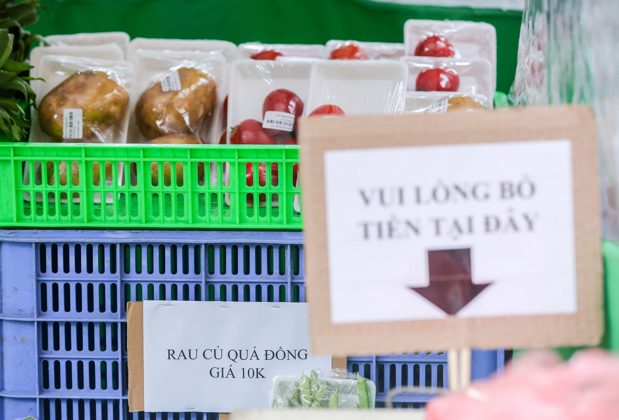 CLIP: Độc đáo chuỗi cửa hàng không người bán, mua hàng trước trả tiền sau - Ảnh 4.