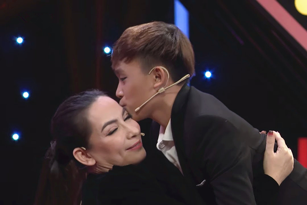 Phi Nhung nói về Hồ Văn Cường sau scandal tiền bạc, ra riêng