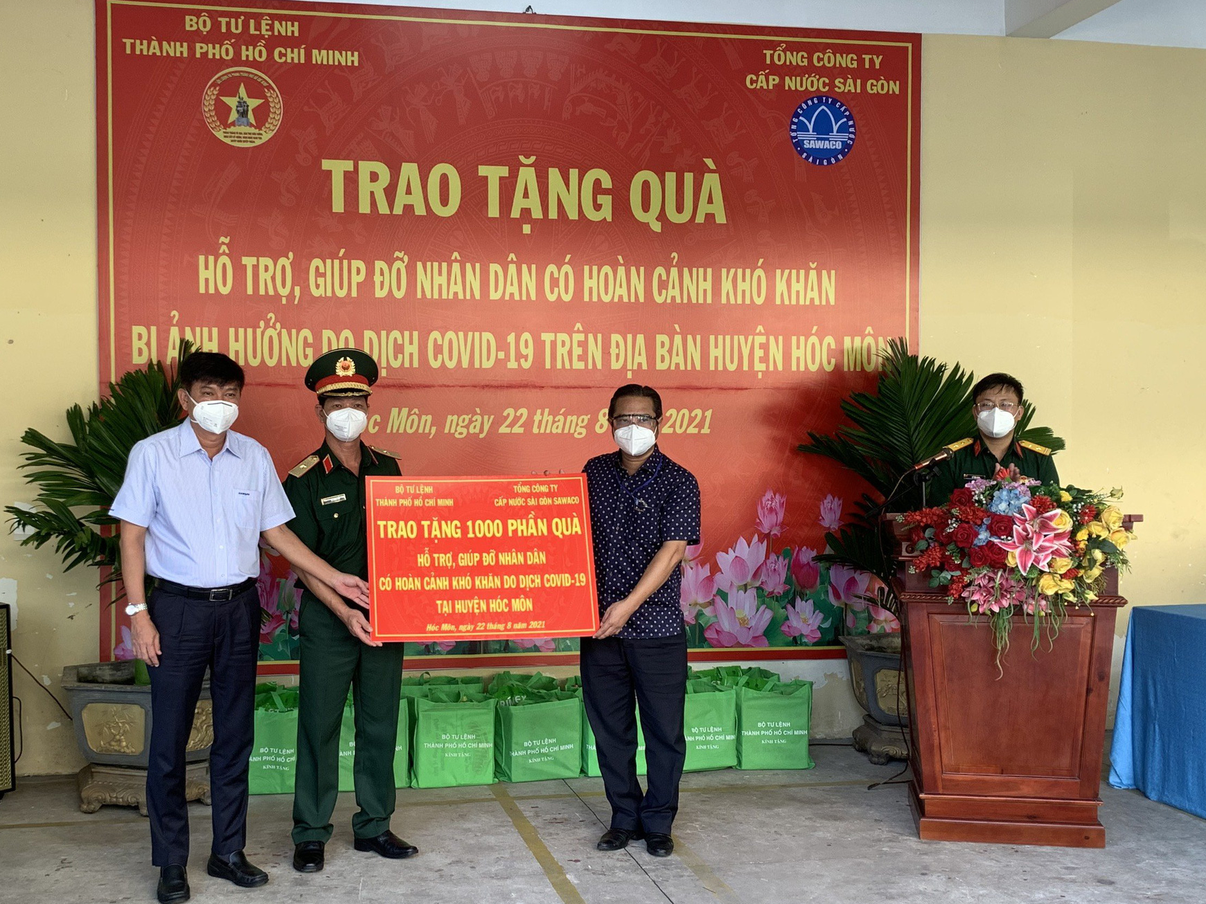 Sawaco: Trao 3000 phần quà giúp người dân TP HCM vượt qua khó khăn