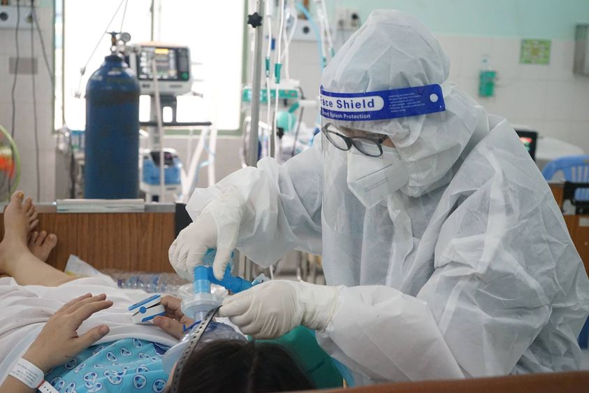 Bộ Y tế đề nghị c&ocirc;ng nhận liệt sĩ với nữ hộ sinh tử vong do Covid-19 - Ảnh 1.