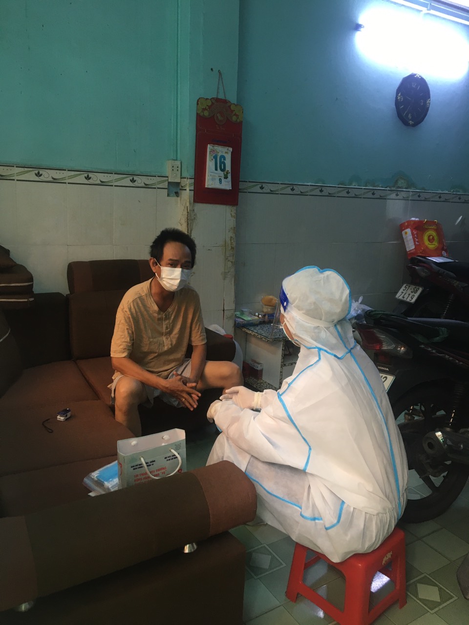 MTC trao tặng 3.000 &ldquo;T&uacute;i thuốc y&ecirc;u thương&rdquo; cho F0 điều trị tại nh&agrave; - Ảnh 2.