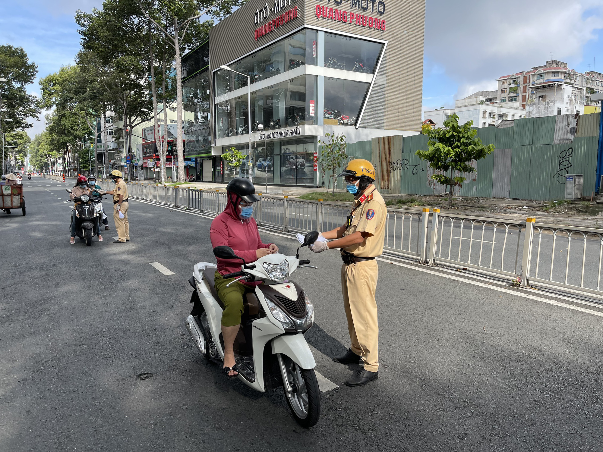 TP HCM: Một số người cố ý vi phạm trong ngày đầu siết chặt giãn cách