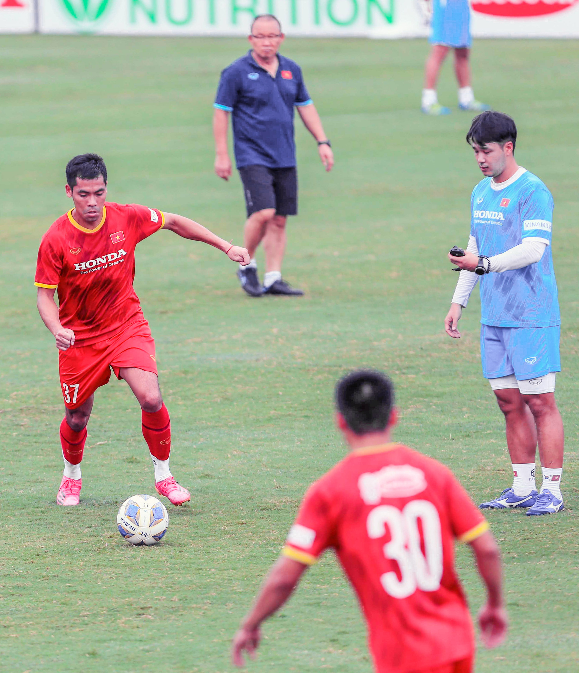 Phan Văn Đức tự tin đối đầu với những đối thủ đẳng cấp cao ở v&ograve;ng loại World Cup 2022 - Ảnh 8.