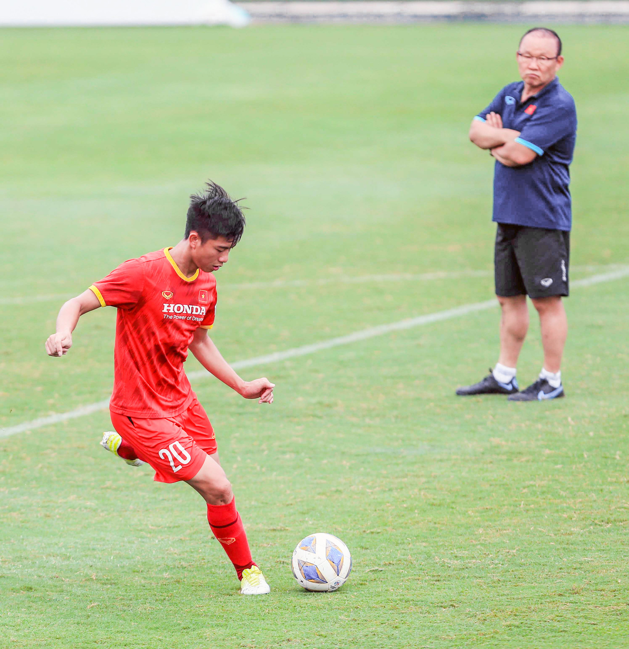 Phan Văn Đức tự tin đối đầu với những đối thủ đẳng cấp cao ở v&ograve;ng loại World Cup 2022 - Ảnh 6.