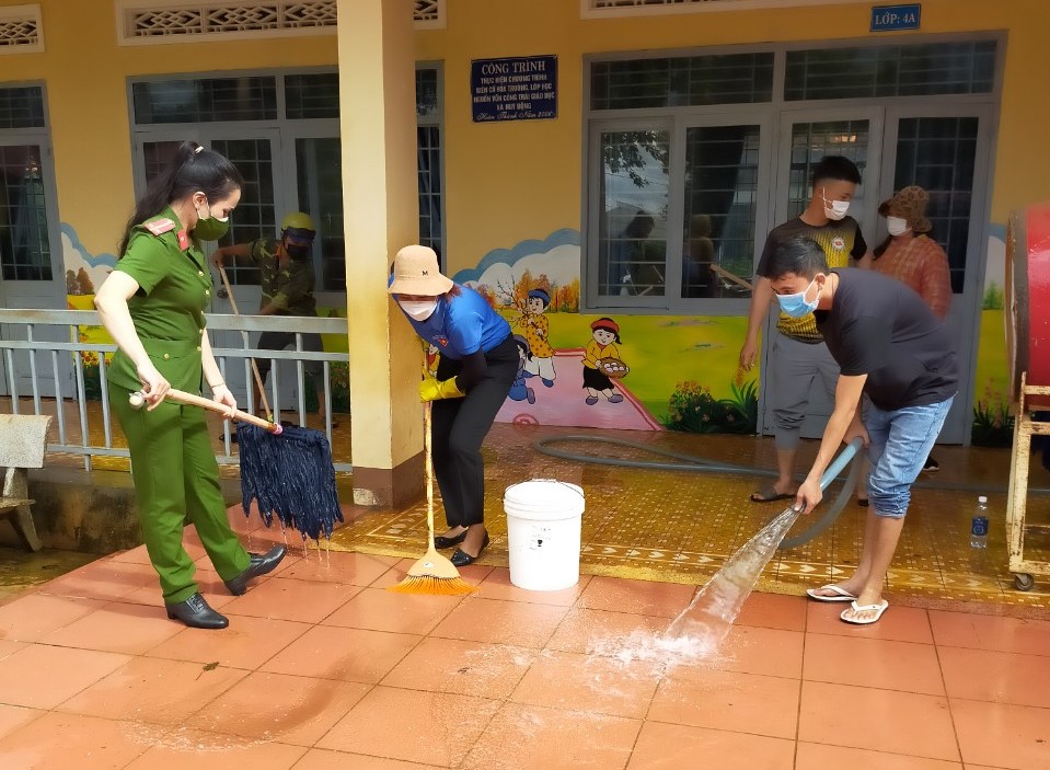 Sau khi trưng dụng làm khu cách ly, hàng trăm trường học được trả lại để đón năm học mới