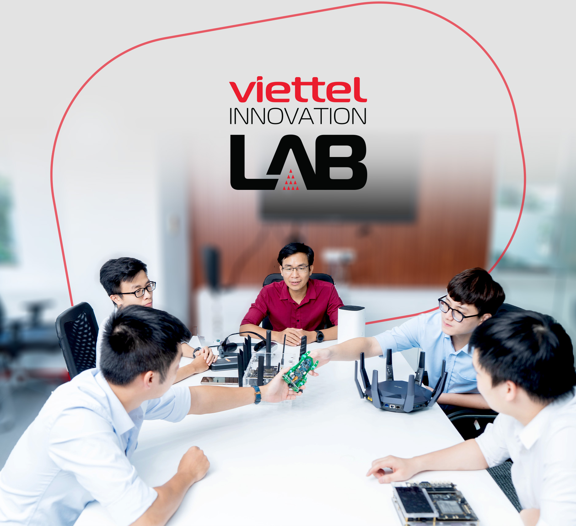 Viettel vận h&agrave;nh 2 ph&ograve;ng Lab mở hiện đại nhất Đ&ocirc;ng Nam &Aacute; th&uacute;c đẩy ph&aacute;t triển c&ocirc;ng nghệ 4.0 tại Việt Nam - Ảnh 2.