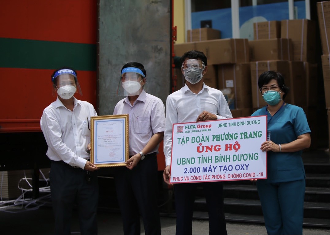 Tập đo&agrave;n Phương Trang trao tặng h&agrave;ng ng&agrave;n m&aacute;y thở, m&aacute;y trợ thở, m&aacute;y tạo oxy cho tỉnh B&igrave;nh Dương - Ảnh 1.