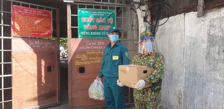 Đơn hàng "đi chợ hộ" tăng nhanh