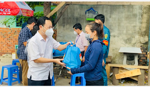 TP HCM dồn sức chăm lo cho người dân (*): Huy động mọi nguồn lực để trợ giúp