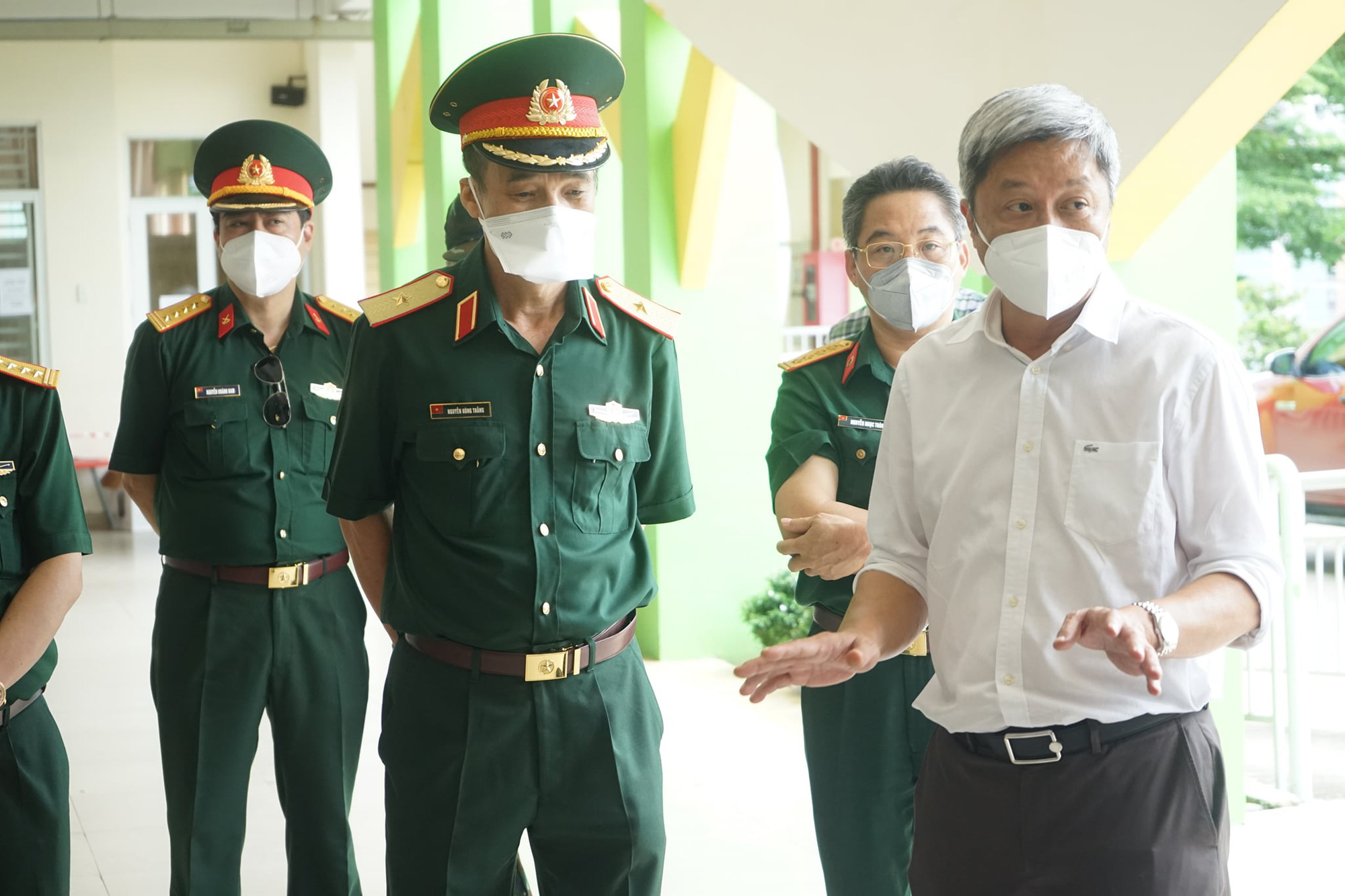 Chuy&ecirc;n gia n&oacute;i về &yacute; nghĩa x&eacute;t nghiệm Covid-19 to&agrave;n d&acirc;n thời điểm n&agrave;y - Ảnh 2.