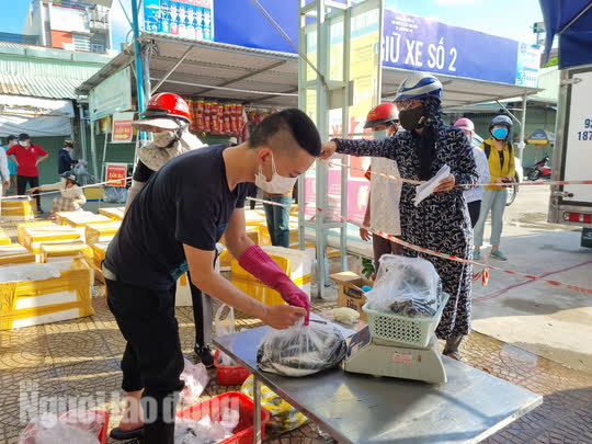 Đà Nẵng: Mở phiên chợ lưu động bán thịt cá tươi đến khu dân cư