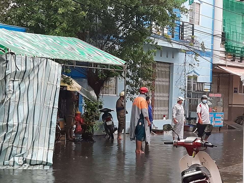 Nhân viên y tế ở Phú Quốc nghi mắc Covid-19, thợ hớt tóc tại Cà Mau dương tính - Ảnh 2.