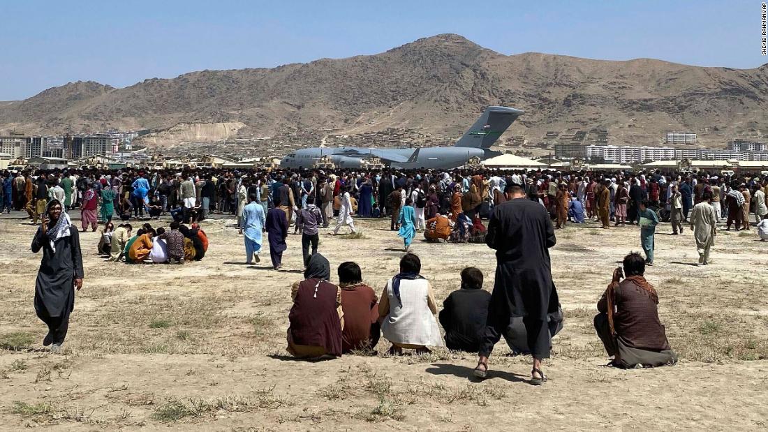 Afghanistan: Vụ đọ s&uacute;ng chớp nho&aacute;ng v&agrave; thời hạn ch&oacute;t cho Tổng thống Biden - Ảnh 2.