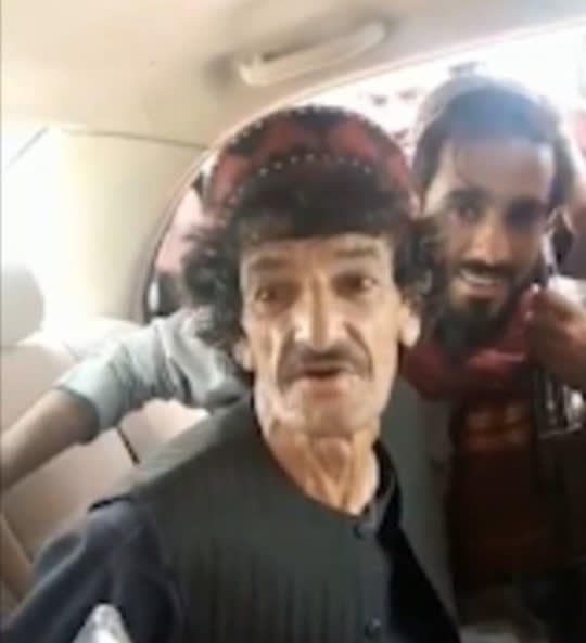 Bị Taliban lôi đi, danh hài Afghanistan vẫn chọc tức đến phút chót - Ảnh 3.
