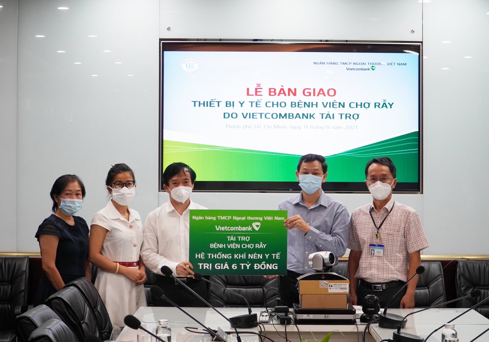 Vietcombank trao tặng trang thiết bị y tế tổng trị giá 9 tỉ đồng cho Bệnh viện Chợ Rẫy và Bệnh viện Quân y 175