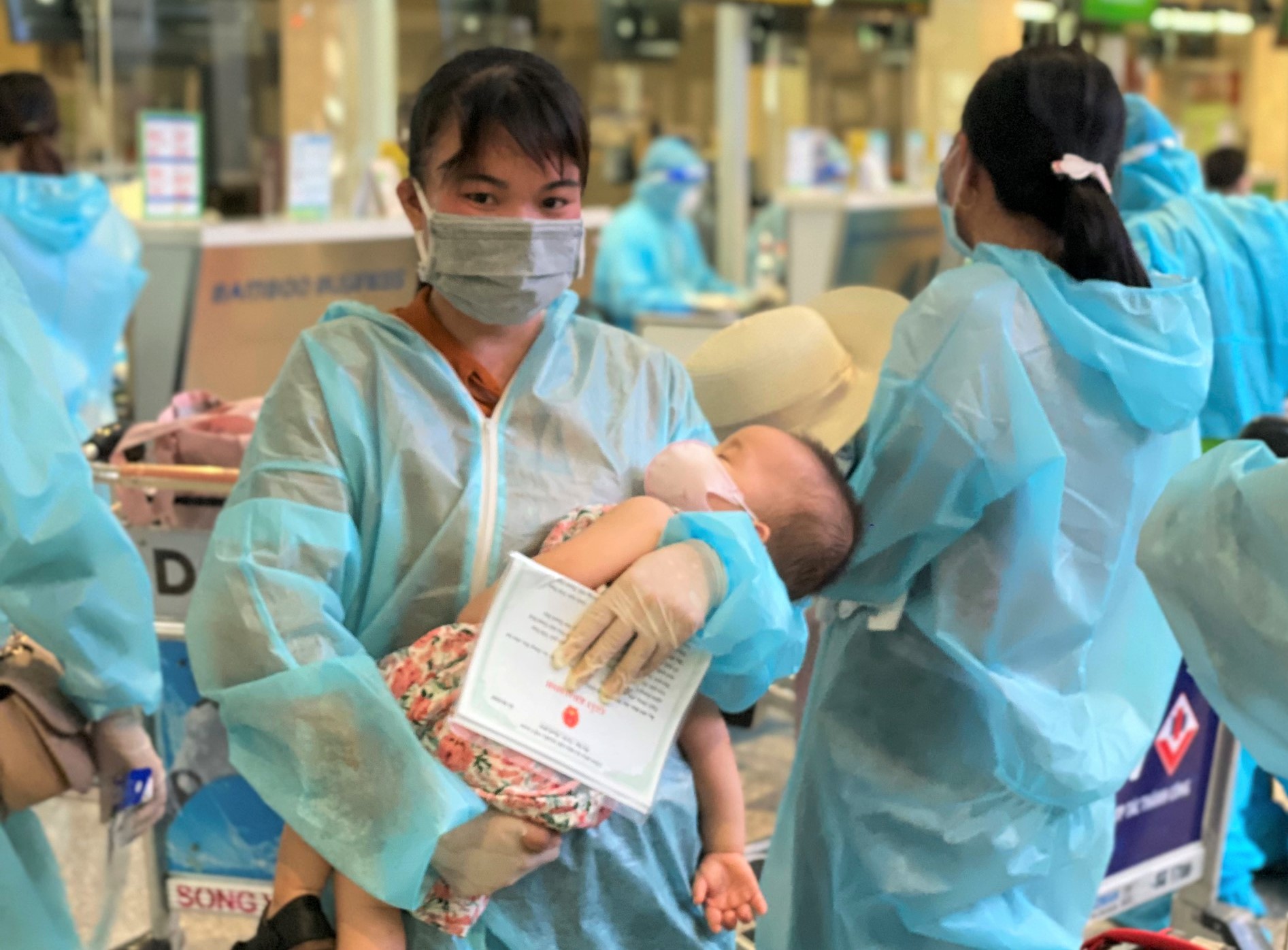 Chuyến bay chở 189 công dân đặc biệt khó khăn từ TP HCM về Thanh Hóa
