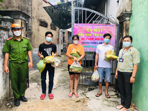 TP HCM dồn sức chăm lo cho người dân (*): Chung tay giúp dân vượt qua dịch bệnh