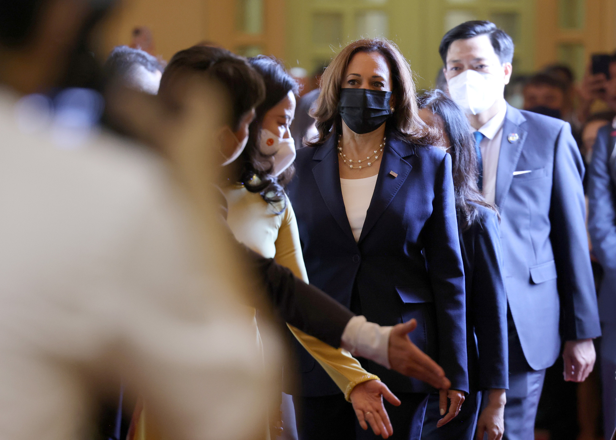 Phó Chủ tịch nước Võ Thị Ánh Xuân đón Phó Tổng thống Mỹ Kamala Harris - Ảnh 2.