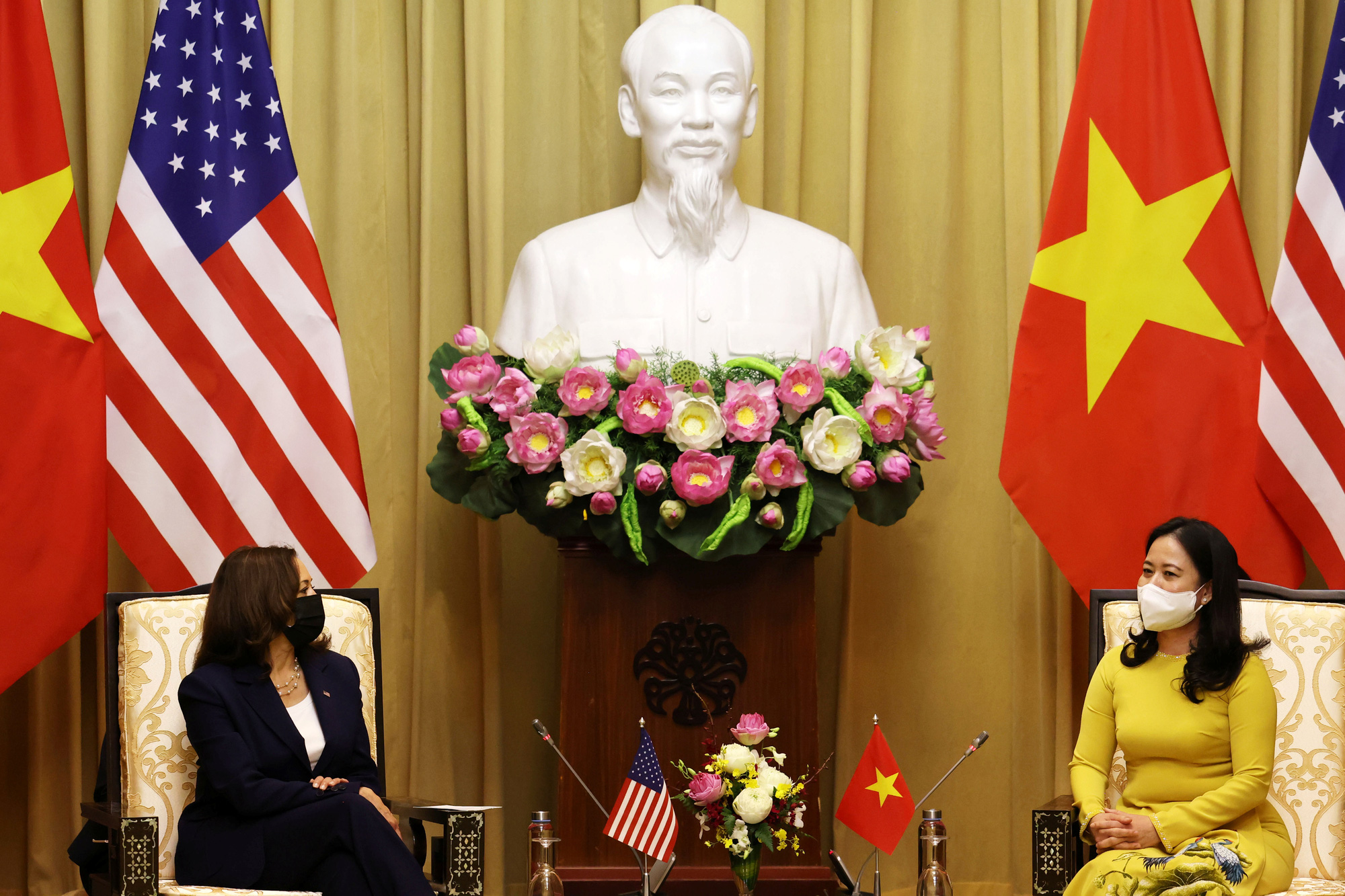 Phó Chủ tịch nước Võ Thị Ánh Xuân đón Phó Tổng thống Mỹ Kamala Harris - Ảnh 8.