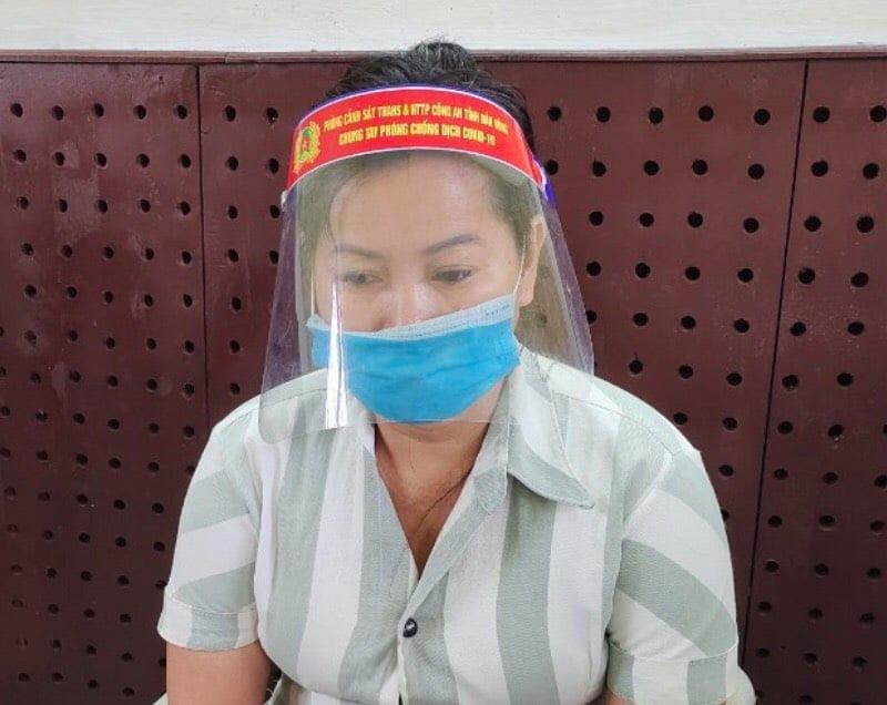 Mua bán và sử dụng ma túy lưu động trên xe con