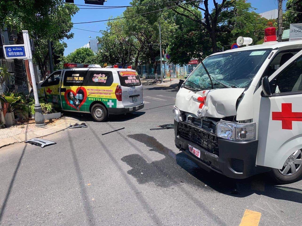 Xe cấp cứu va chạm ôtô, 1 F0 tử vong, điều dưỡng trọng thương