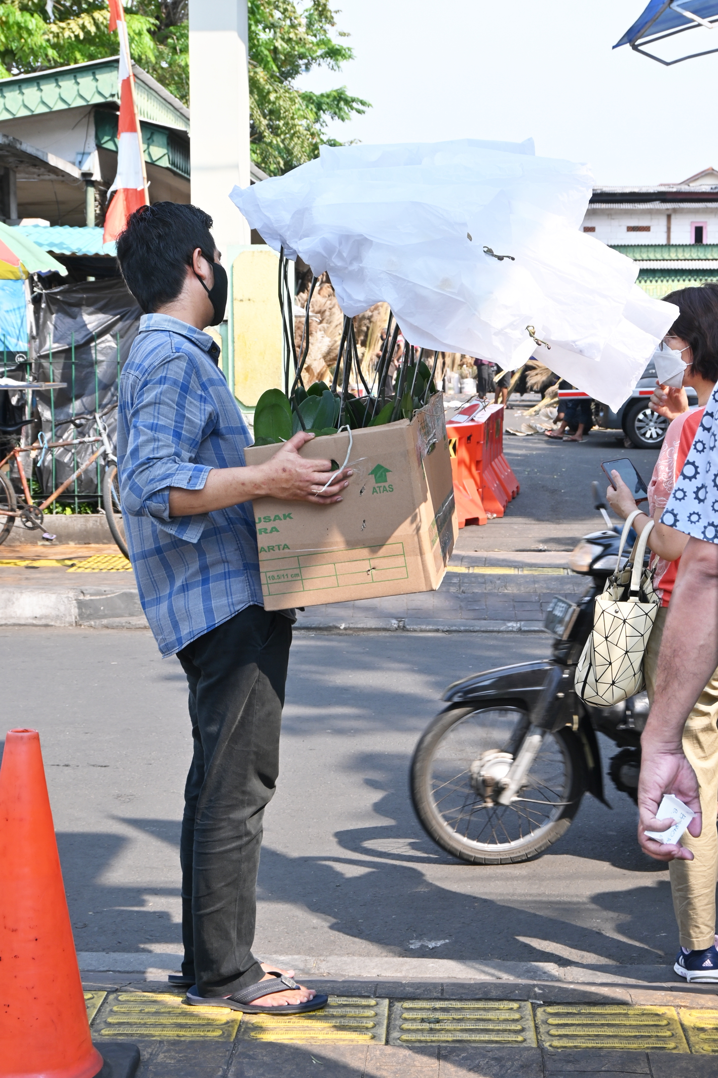 Đàn bà mua hàng, đàn ông mua đam mê! - Ảnh 1.