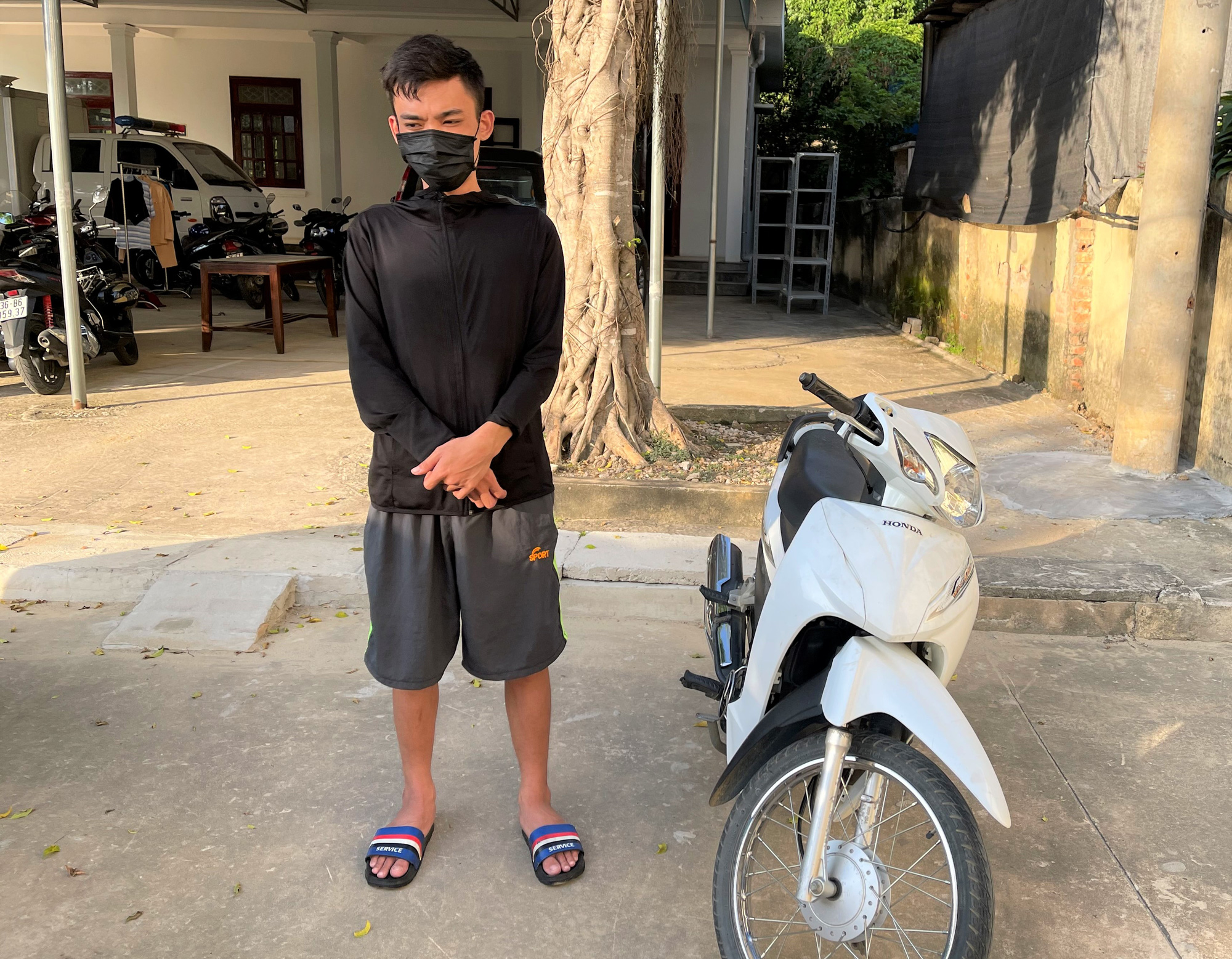 Đi xin việc, tiện tay trộm lu&ocirc;n xe m&aacute;y mang đi b&aacute;n - Ảnh 1.
