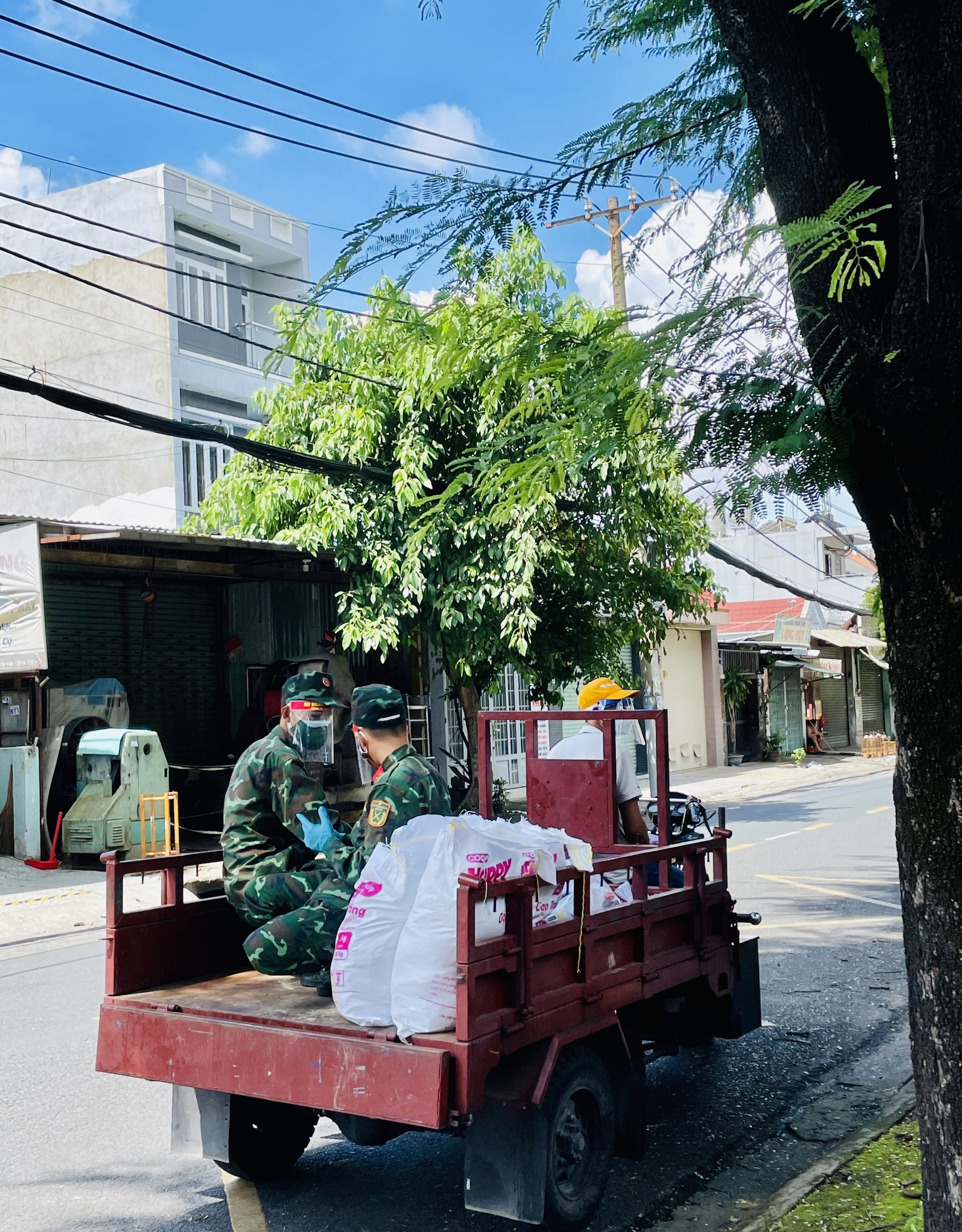 Hình ảnh đẹp ở TP Thủ Đức sáng 25 và chiều 24-8 - Ảnh 1.