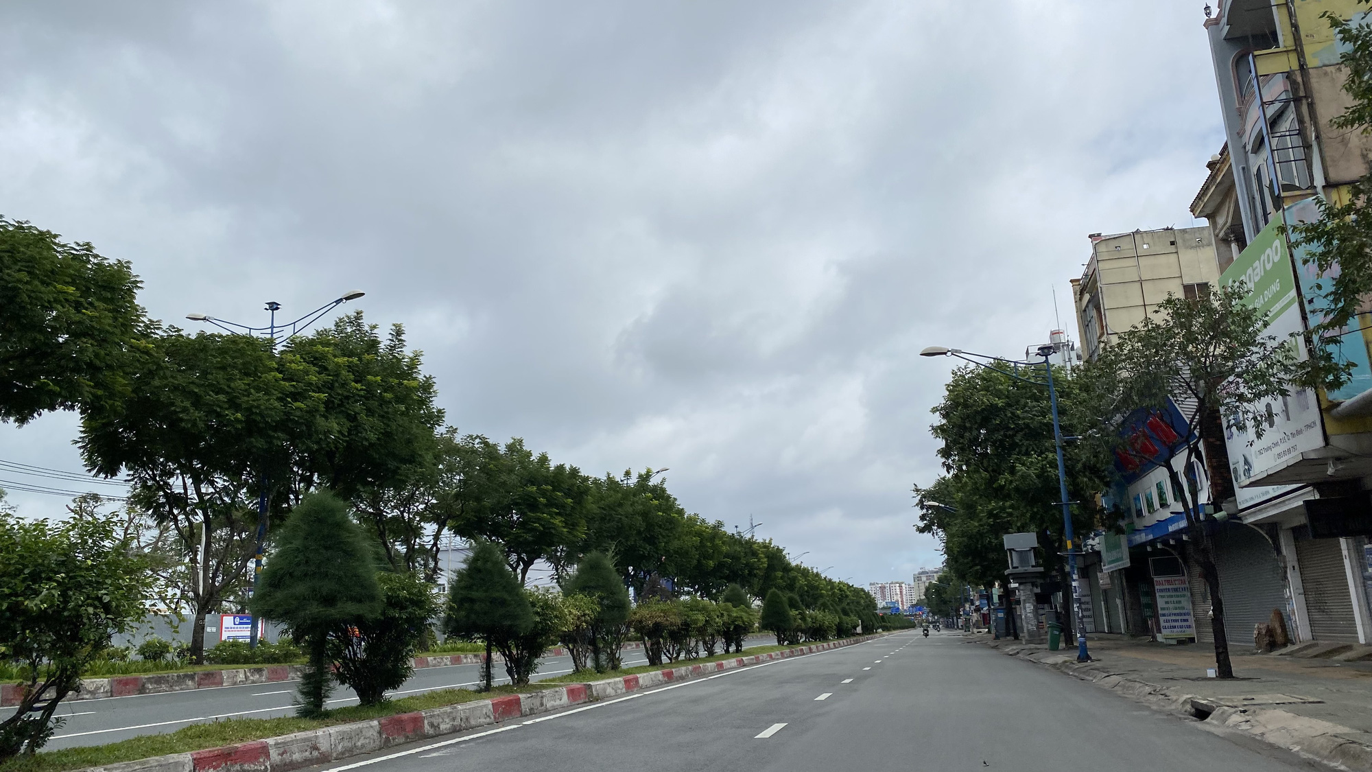 Toàn cảnh đường phố TP HCM từ sáng đến trưa 25-8 - Ảnh 14.